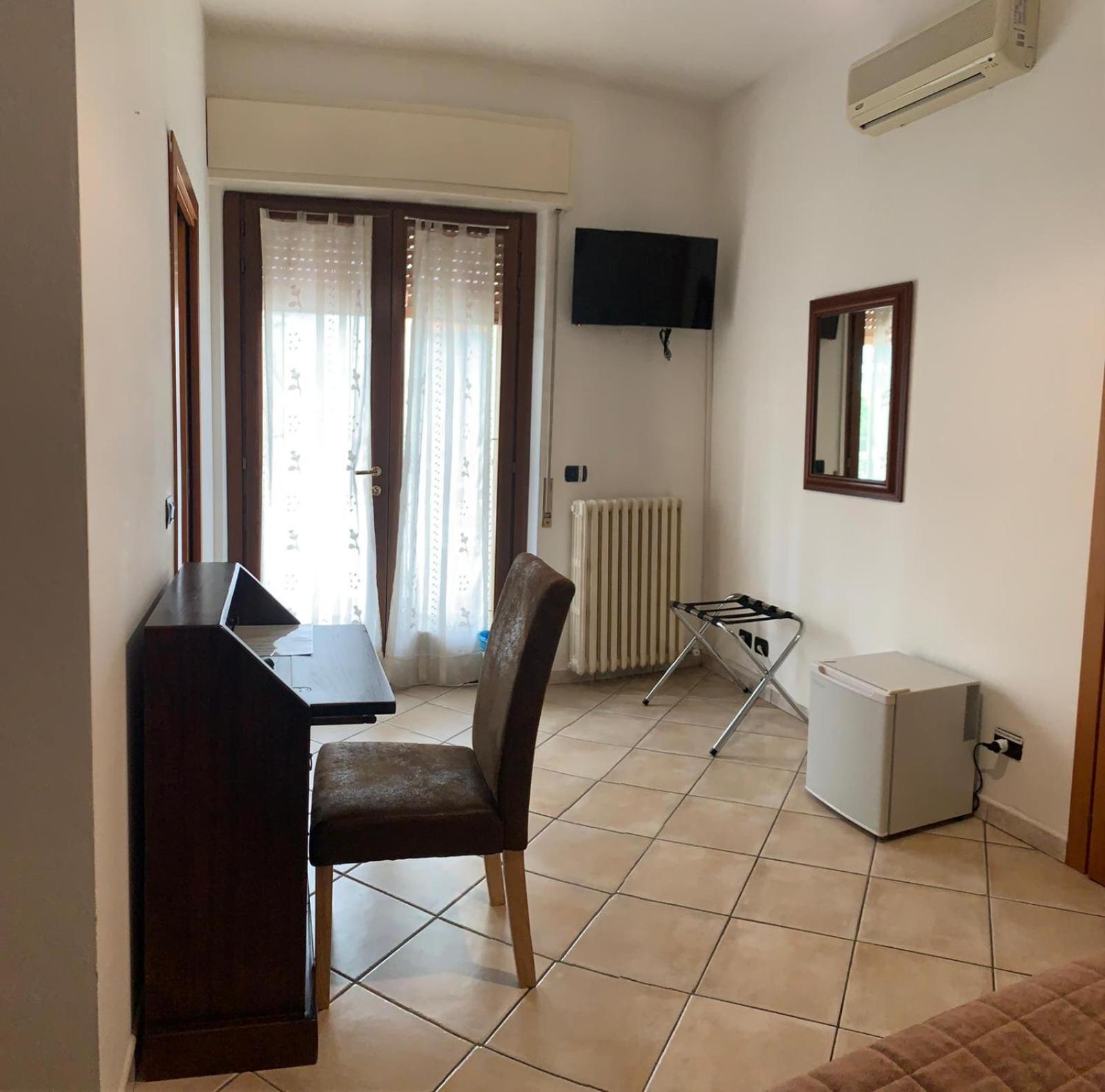 Hotel La Terrazza Peschiera del Garda Zewnętrze zdjęcie